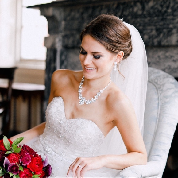 Meet your Posher, Laura - Picture 1 of 1